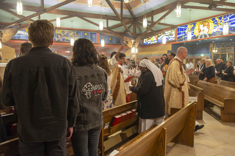 2026-StMary-EasterVigil (96 of 215).jpg